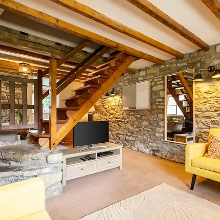 Host & - Hutton-le-hole