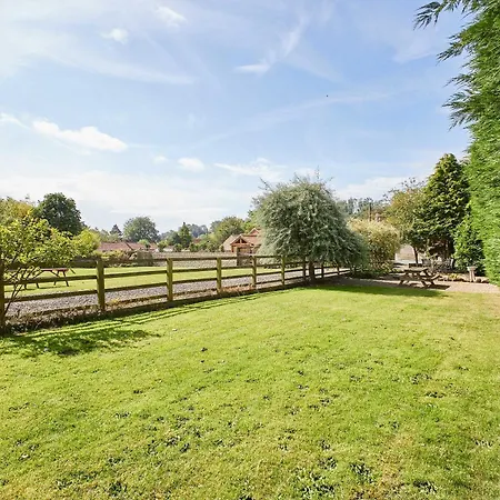 Host & - Hutton-le-hole *